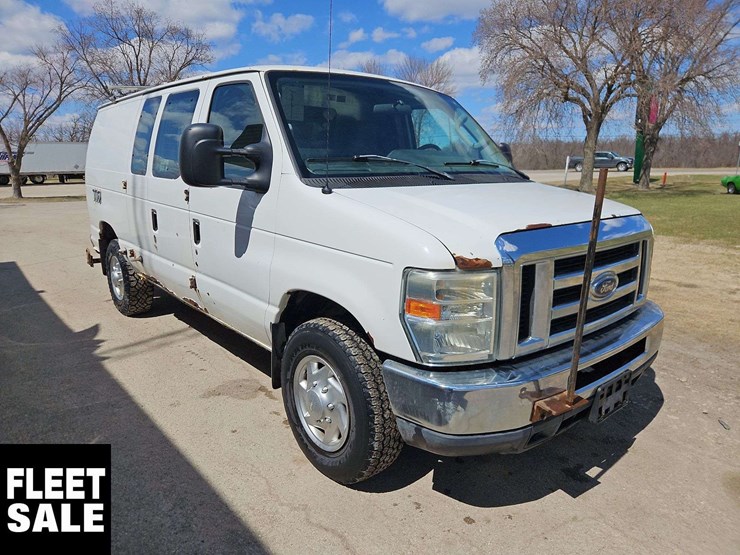 2010-ford-cargo-image-4