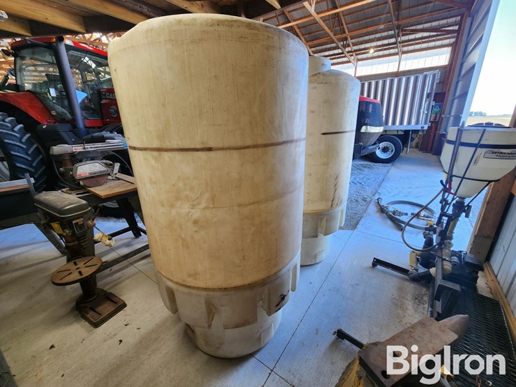300-gal-stand-up-poly-tanks-image-4