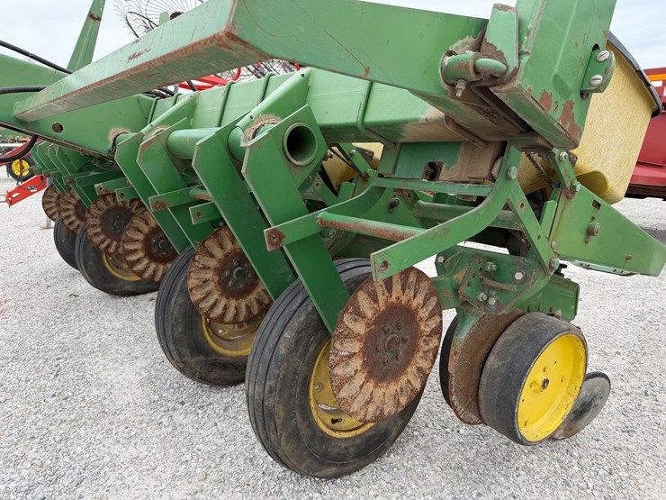 john-deere-7000-image-11