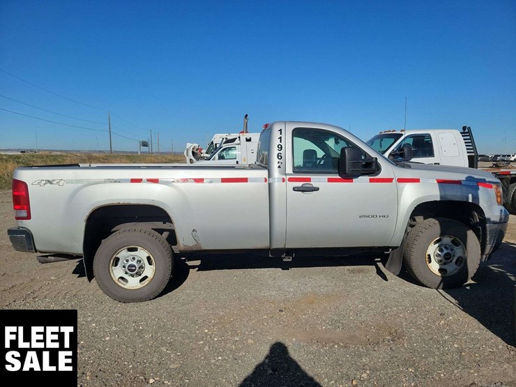 2011-gmc-sierra-2500hd-image-2