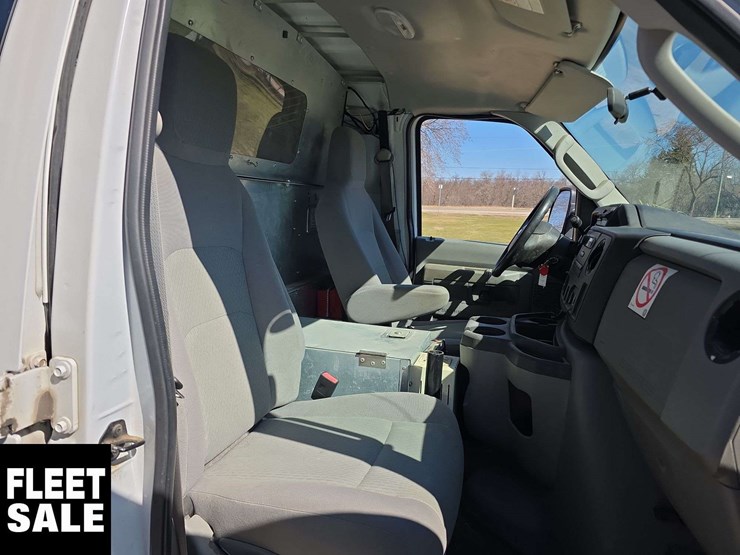 2011-ford-cargo-image-32