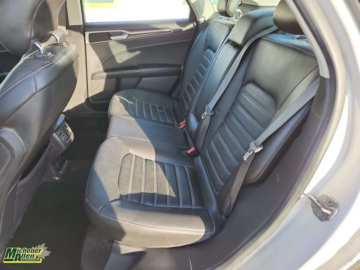 2014-ford-fusion-hybrid-se-auto-sedan-image-15