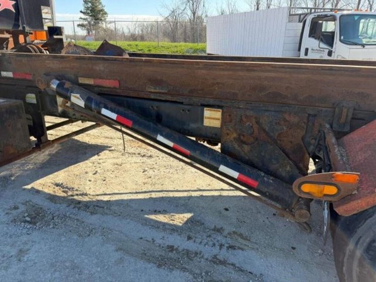 2016-mack-granite-gu813-image-36