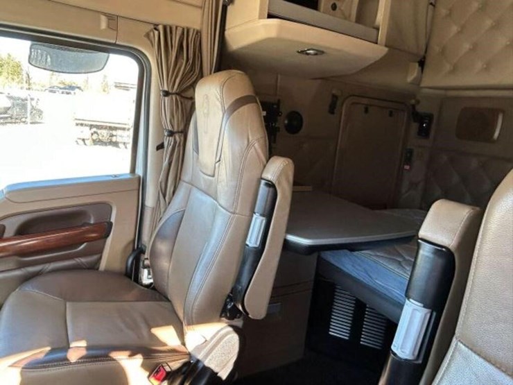 2020-kenworth-t680-image-25