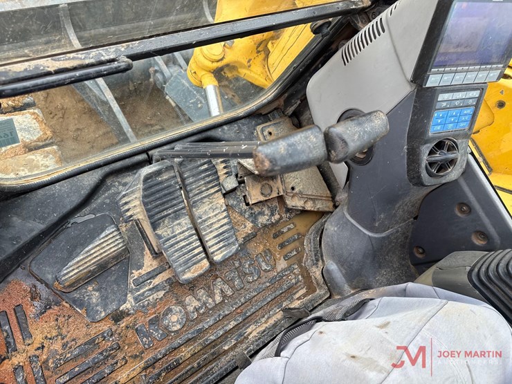 2015-komatsu-pc88mr-10-mini-excavator-image-21