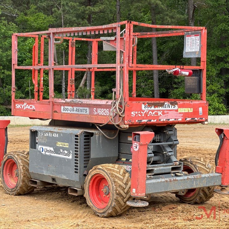 SKYJACK SJ6826RT ROUGH TERRAIN SCISSOR LIFT