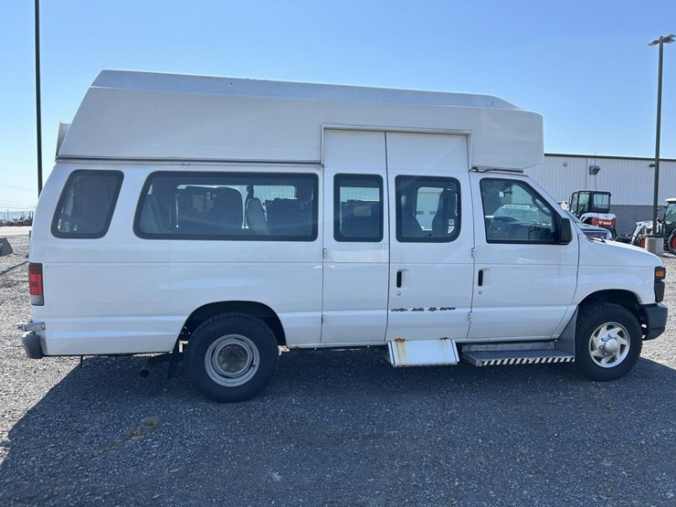 2013-ford-e350-image-6
