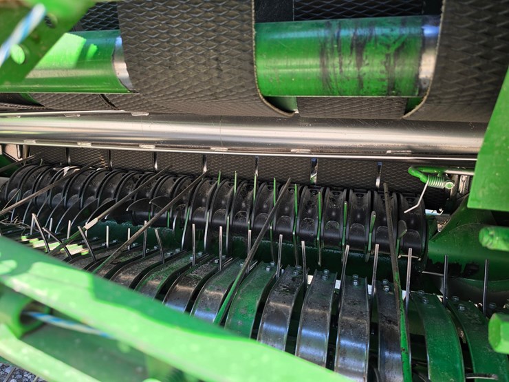 2010-john-deere-568-image-5