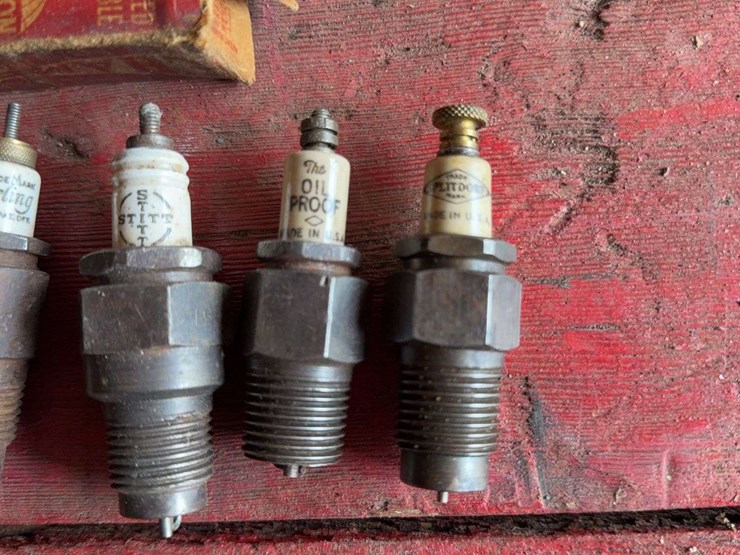 antique-spark-plug-assortment-image-2