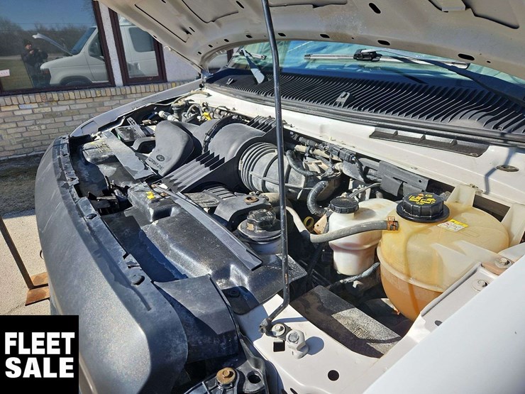 2011-ford-cargo-image-16