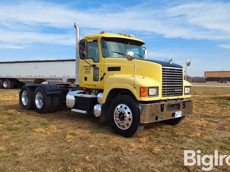 2016-mack-pinnacle-chu613-image-3