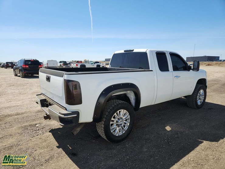 2007-gmc-sierra-2500hd-image-4