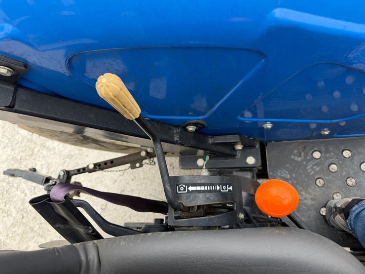 2014-new-holland-workmaster-65-image-12