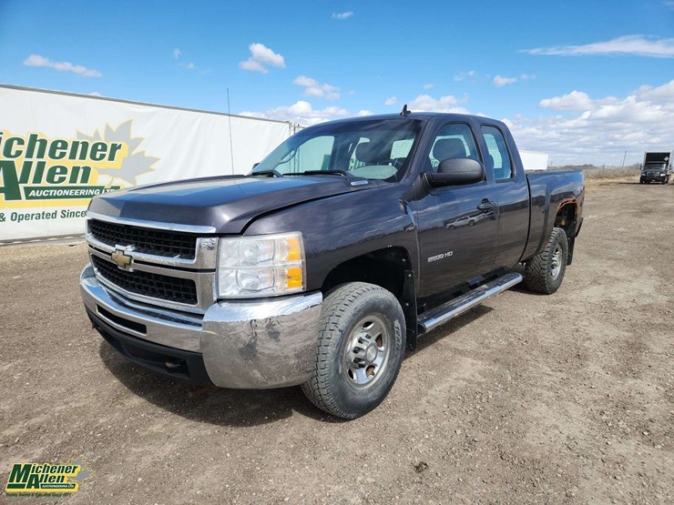 2010-chevrolet-silverado-2500hd-ls-image-1