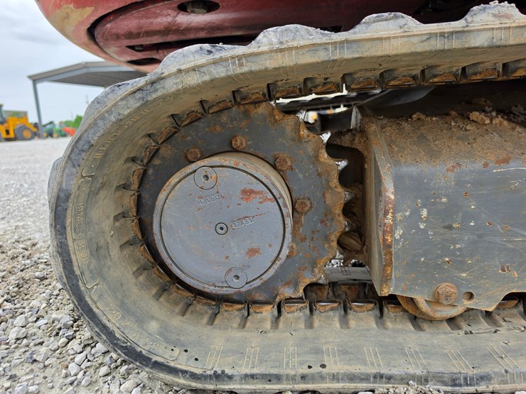 2021-takeuchi-tb240-image-19