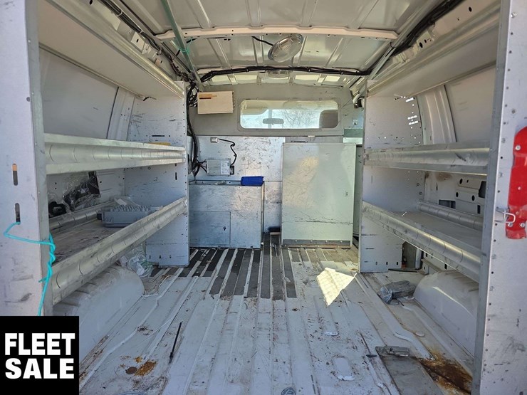 2011-ford-cargo-image-27