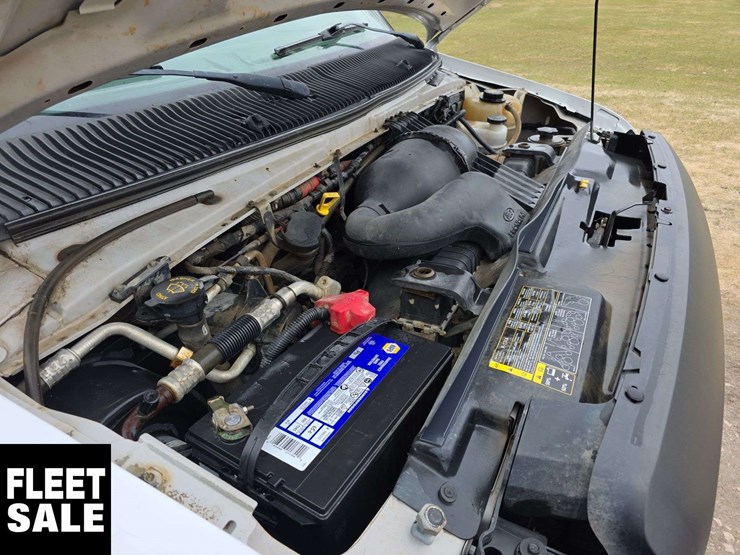 2011-ford-cargo-image-32