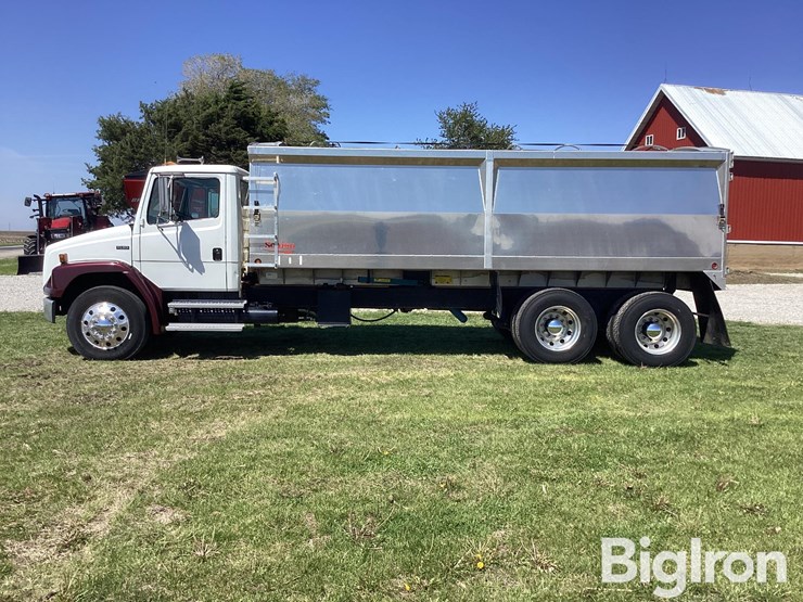 2003-freightliner-fl80-image-8