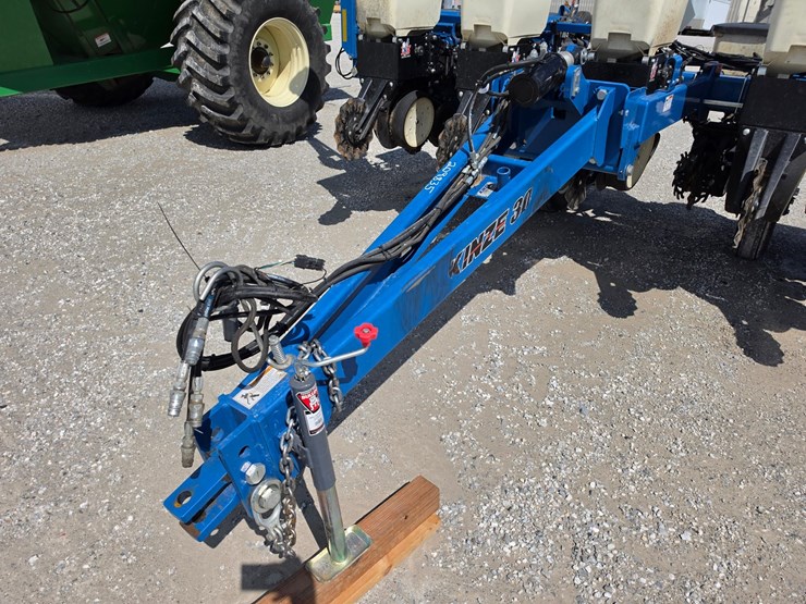 2016-kinze-3000-image-2