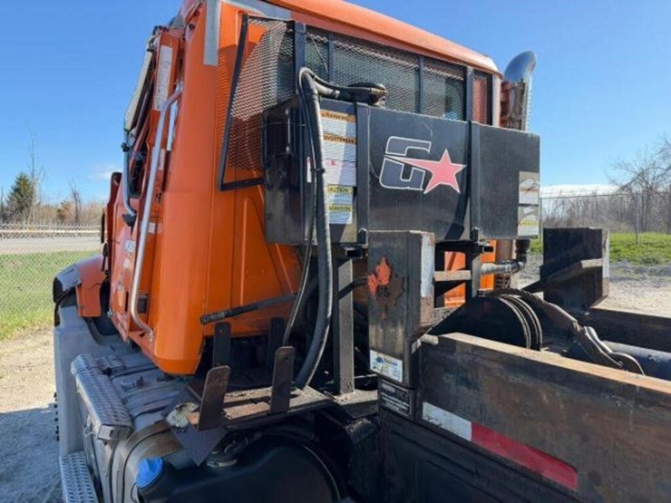 2016-mack-granite-gu813-image-30