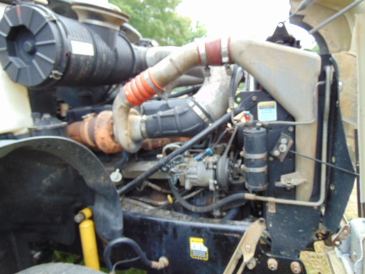 2004-mack-granite-cv713-image-4