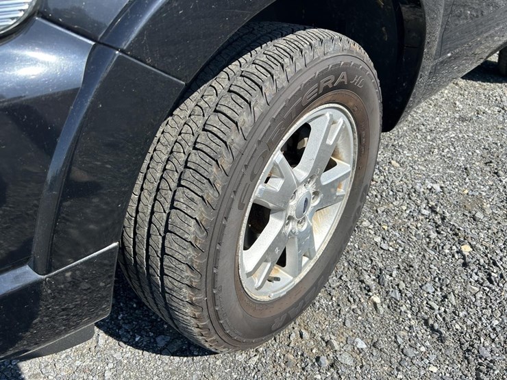 2010-ford-explorer-xlt-image-13