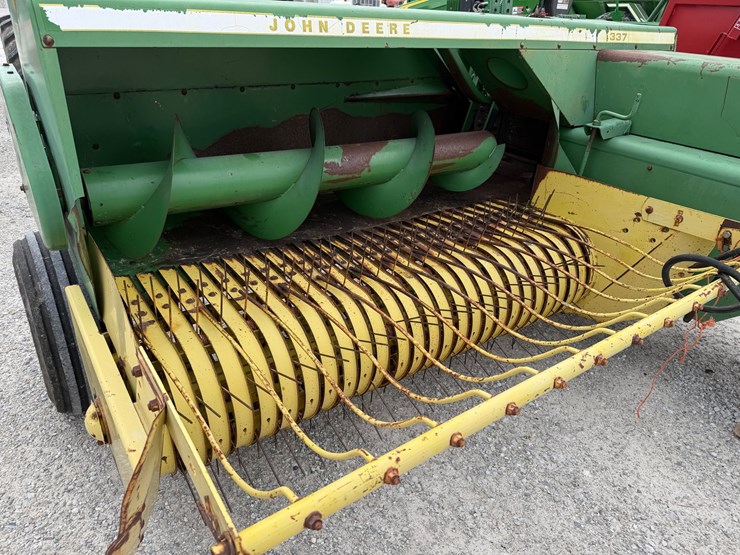 john-deere-337-image-4
