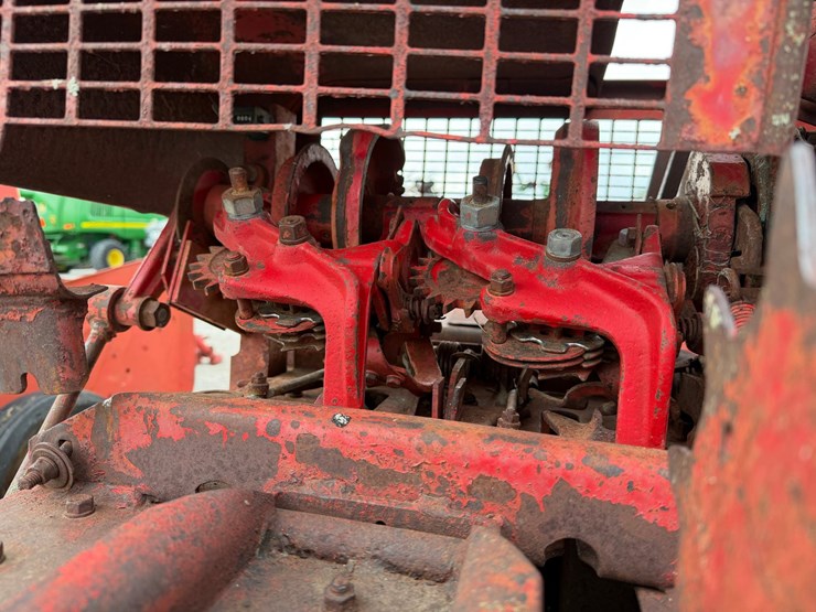 massey-ferguson-10-image-7