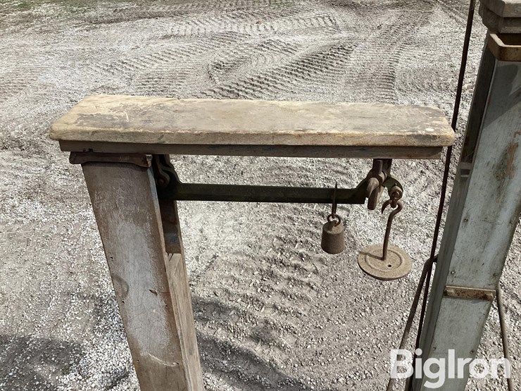 fairbanks-&-howe-antique-scales-w/-weights-image-20