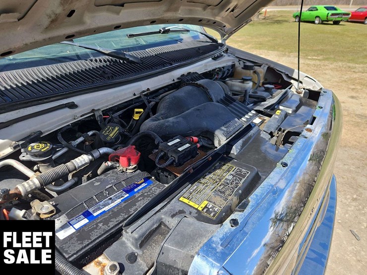 2010-ford-cargo-image-15