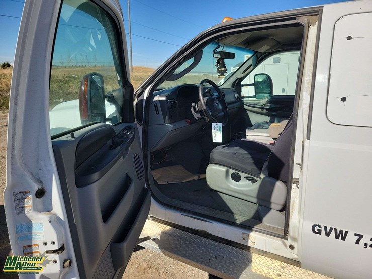 2006-ford-f450-image-13