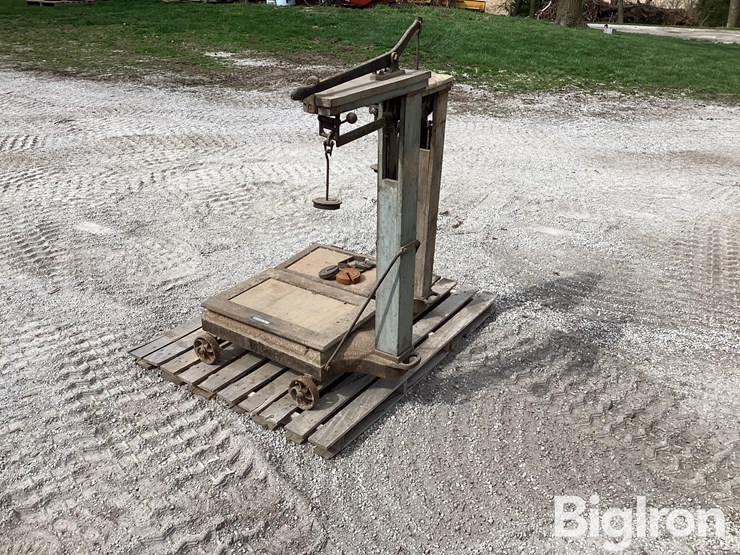 fairbanks-&-howe-antique-scales-w/-weights-image-10