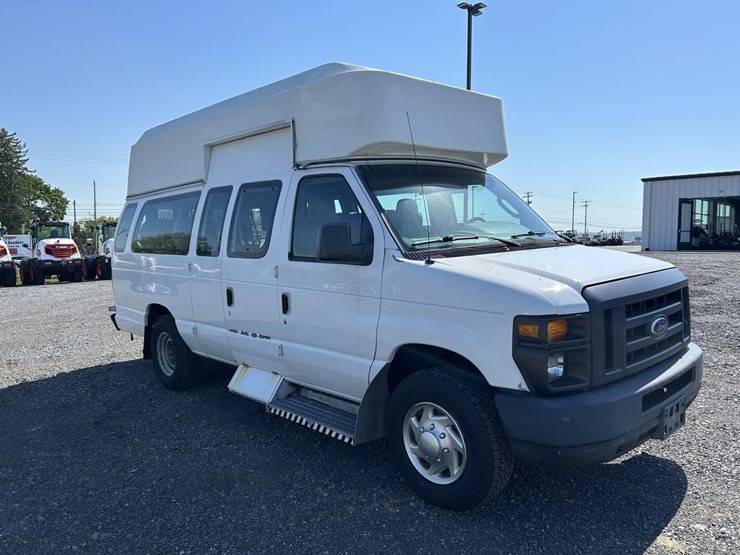 2013-ford-e350-image-7