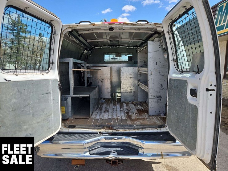 2010-ford-cargo-image-19
