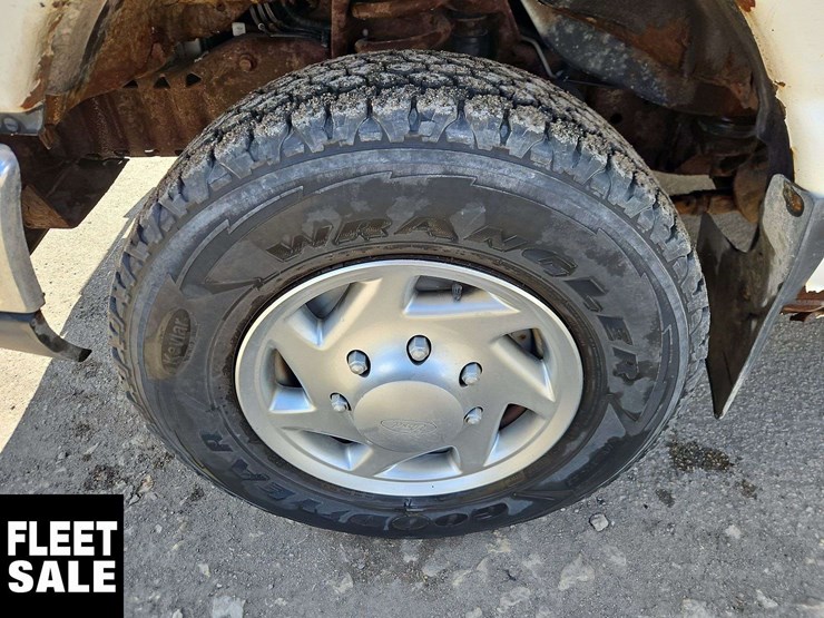 2010-ford-cargo-image-10
