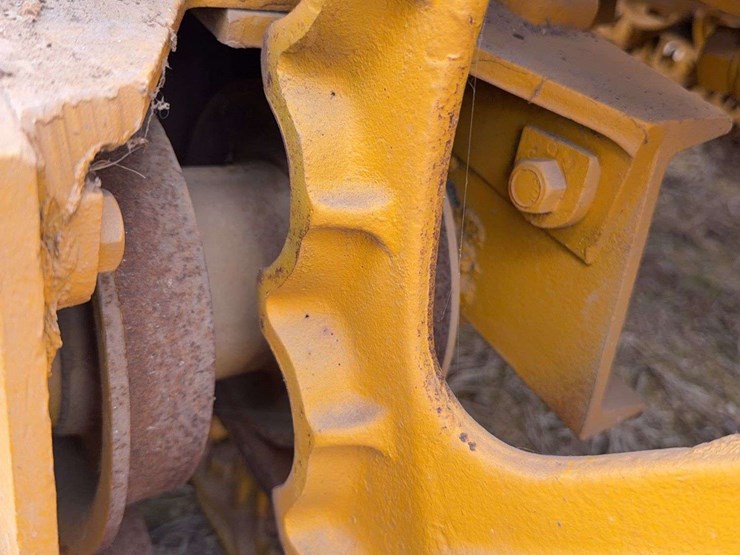 caterpillar-twenty-two-image-15