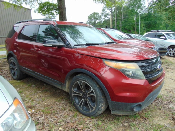2015-ford-explorer-image-11