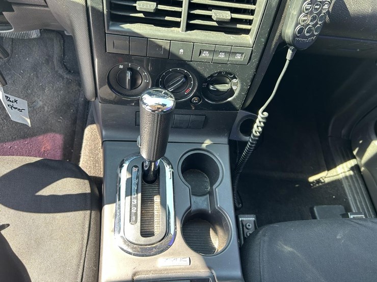 2010-ford-explorer-xlt-image-18