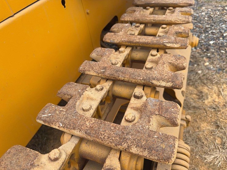 caterpillar-twenty-two-image-11