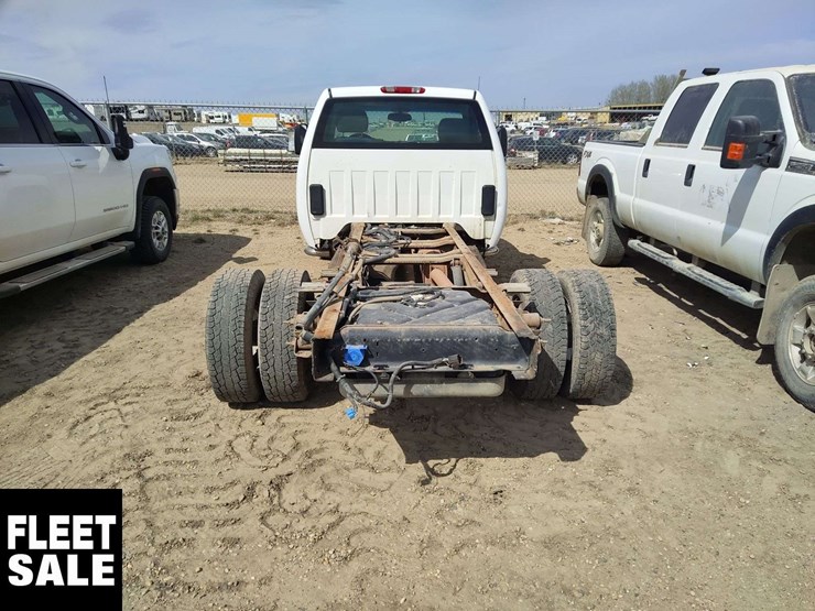 2011-chevrolet-silverado-3500hd-image-16