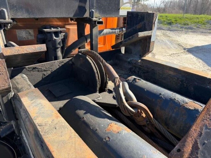 2016-mack-granite-gu813-image-34