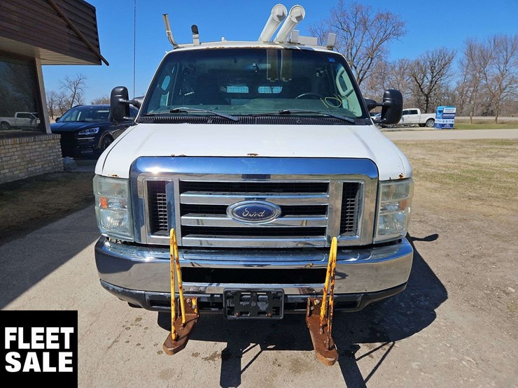 2010-ford-cargo-image-3