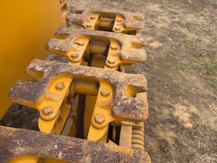 caterpillar-twenty-two-image-16