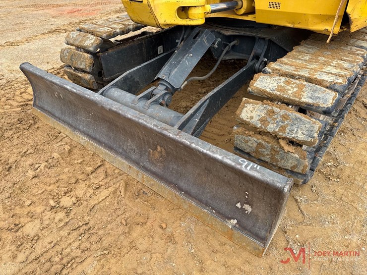 2015-komatsu-pc88mr-10-mini-excavator-image-14