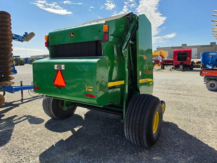 2010-john-deere-568-image-11
