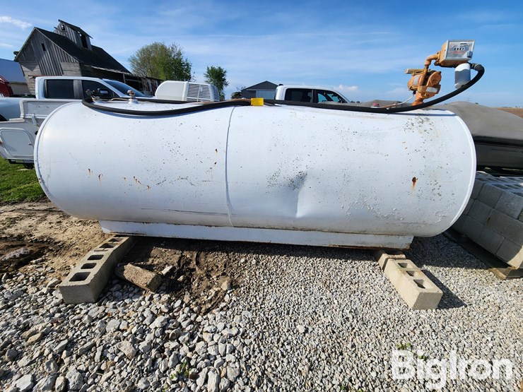 gasboy-1,000-gal-fuel-tank-w/-pump-image-2