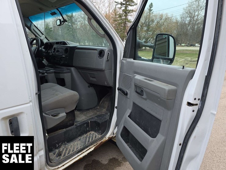 2011-ford-cargo-image-29