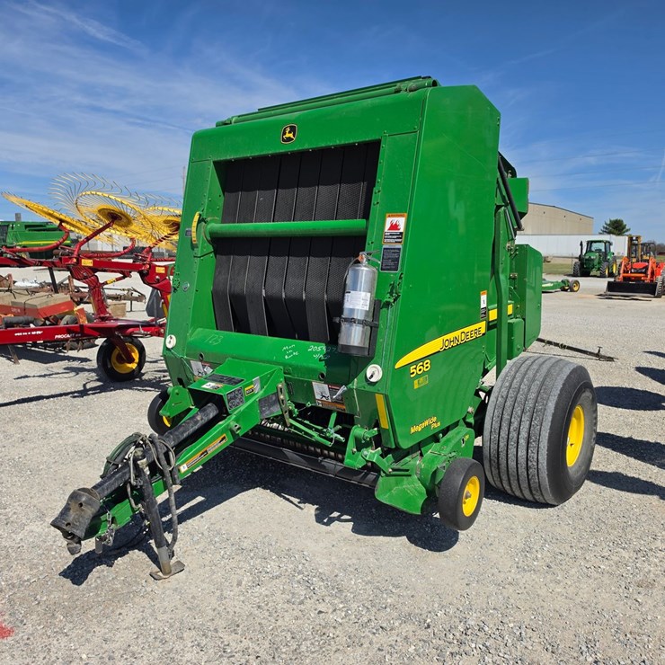 2010 JOHN DEERE 568