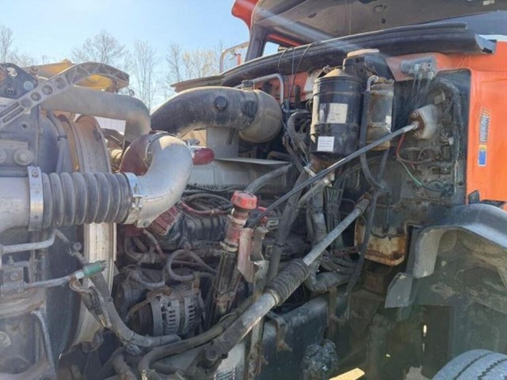 2016-mack-granite-gu813-image-22