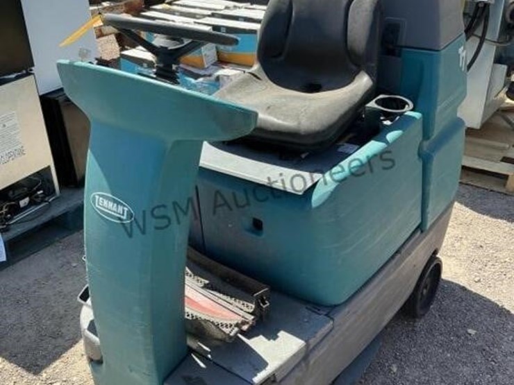 tennant-t7-ride-on-floor-cleaner-image-2